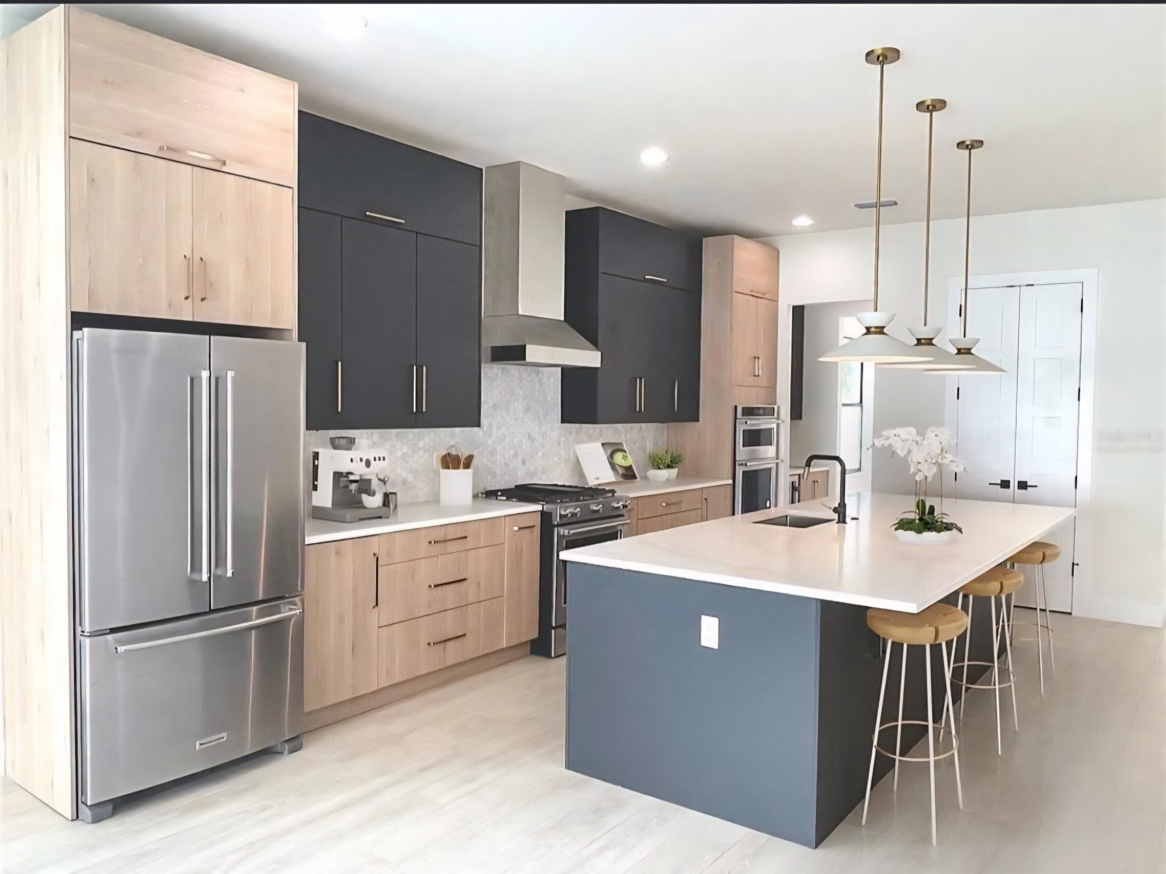 Elegant kitchen remodel with contemporary design